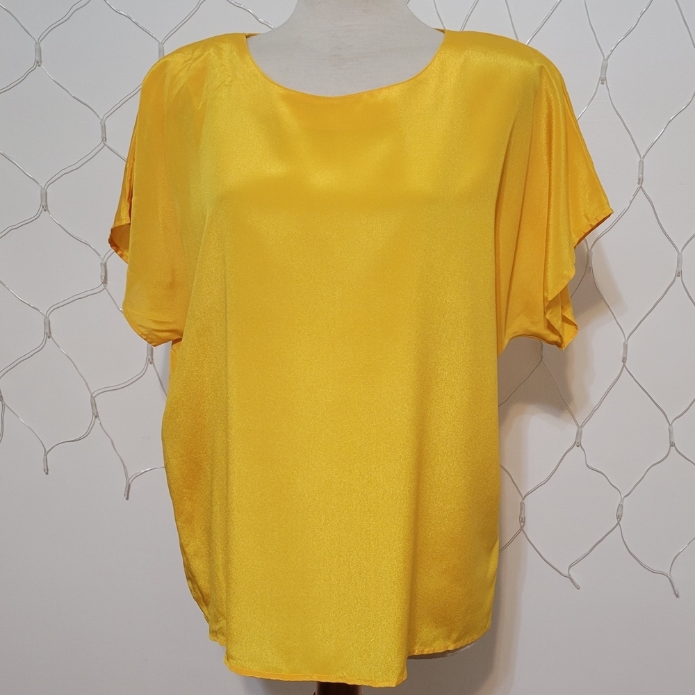 Bright 80s Vintage Yellow Top • Pullover • Shoulder Pads • Tagged Large